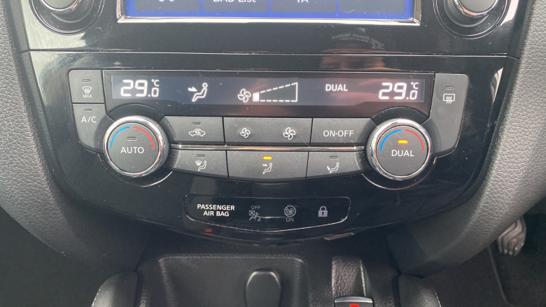 Nissan Qashqai 1.2 DiG-T N-Connecta 5dr Petrol Hatchback